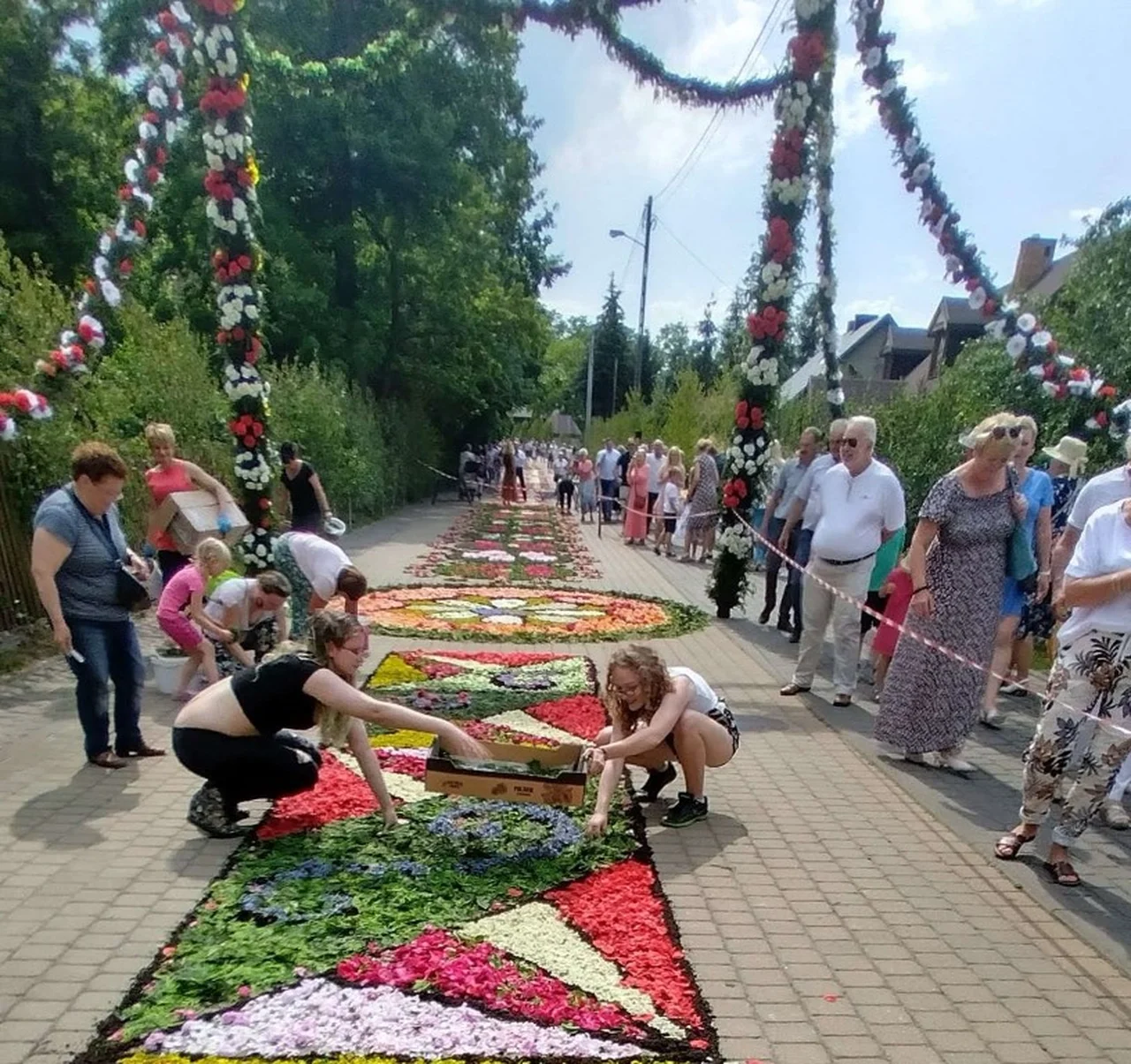 W 2024 Boże Ciało nadchodzi prędzej! Zaplanuj sobie aż 7 dni wolnego już teraz!