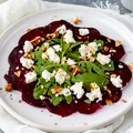 Carpaccio z buraka z rukolą i kozim serem - Cytrynowa Babeczka