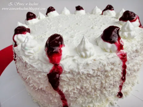 Tort śmietanowo wiśniowy