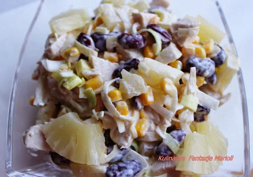 Sałatka z kurczakiem i ananasem