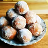 Mini pączki serowe