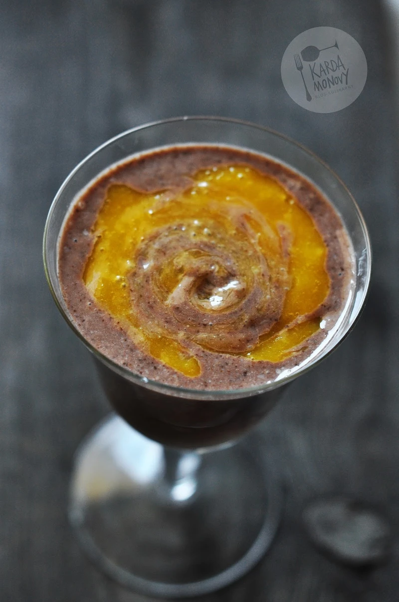 Koktajl chia z kakao i mango