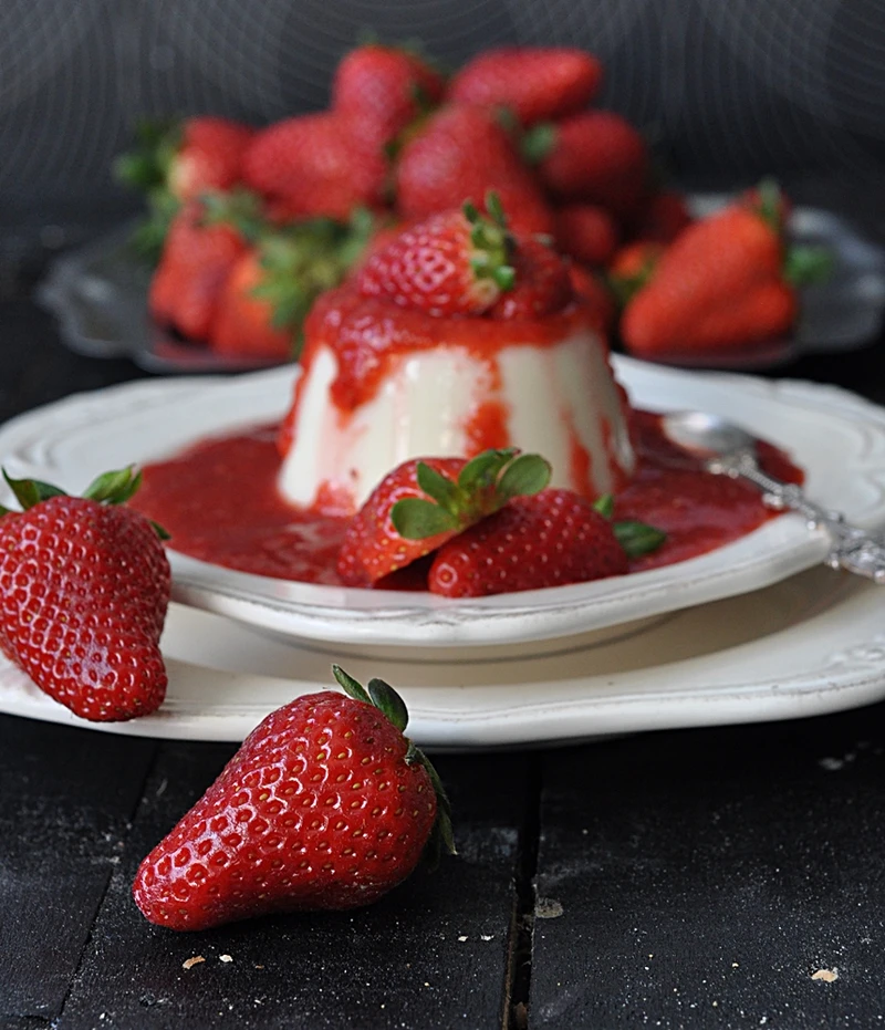 Panna Cotta klasyczna z truskawkami