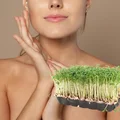 Rzeżucha a włosy i skóra – naturalny sposób na piękny wygląd bez drogich kosmetyków