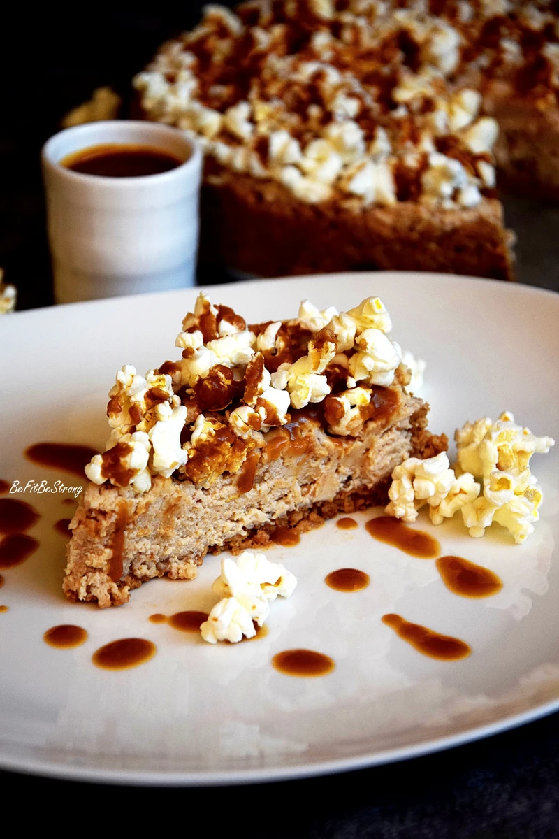 Peanut butter pie z popcornem i solonym karmelem
