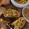 GUACAMOLE Z POMIDORAMI, PAPRYKĄ I PRAŻONYMI ORZESZKAMI PINI!