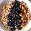 Owsianka z borówkami i orzechami - 355 kcal