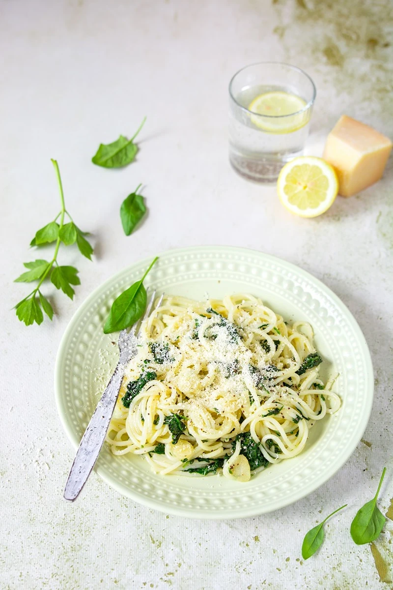 Spaghetti ze szpinakiem i lubczykiem