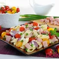 Makaronowa sałatka z szynką