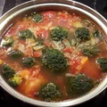 Zupa pomidorowo-serowa z brokułami
