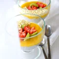 Budyń z nasionami chia i musem z mango - zdrowy fit deser