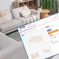 Ten dywan z Action kosztuje tylko 78 zł, a zrobi efekt wow w pokoju! Miękki włos, neutralne kolory, a tłoczone zdobienie przyciąga uwagę