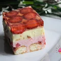 CIASTO JOGURTOWE BEZ PIECZENIA Z TRUSKAWKAMI I BANANEM