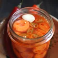 Kiszone marchewki z wędzoną papryką i chili