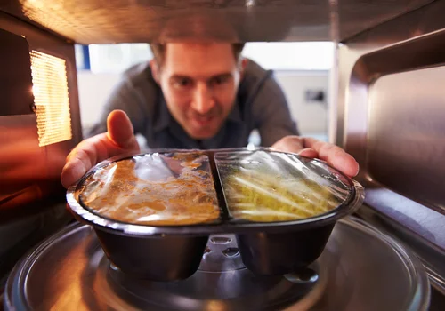 Prawie 750 różnych rodzajów bakterii! Szokujące odkrycie dotyczące kuchenek mikrofalowych