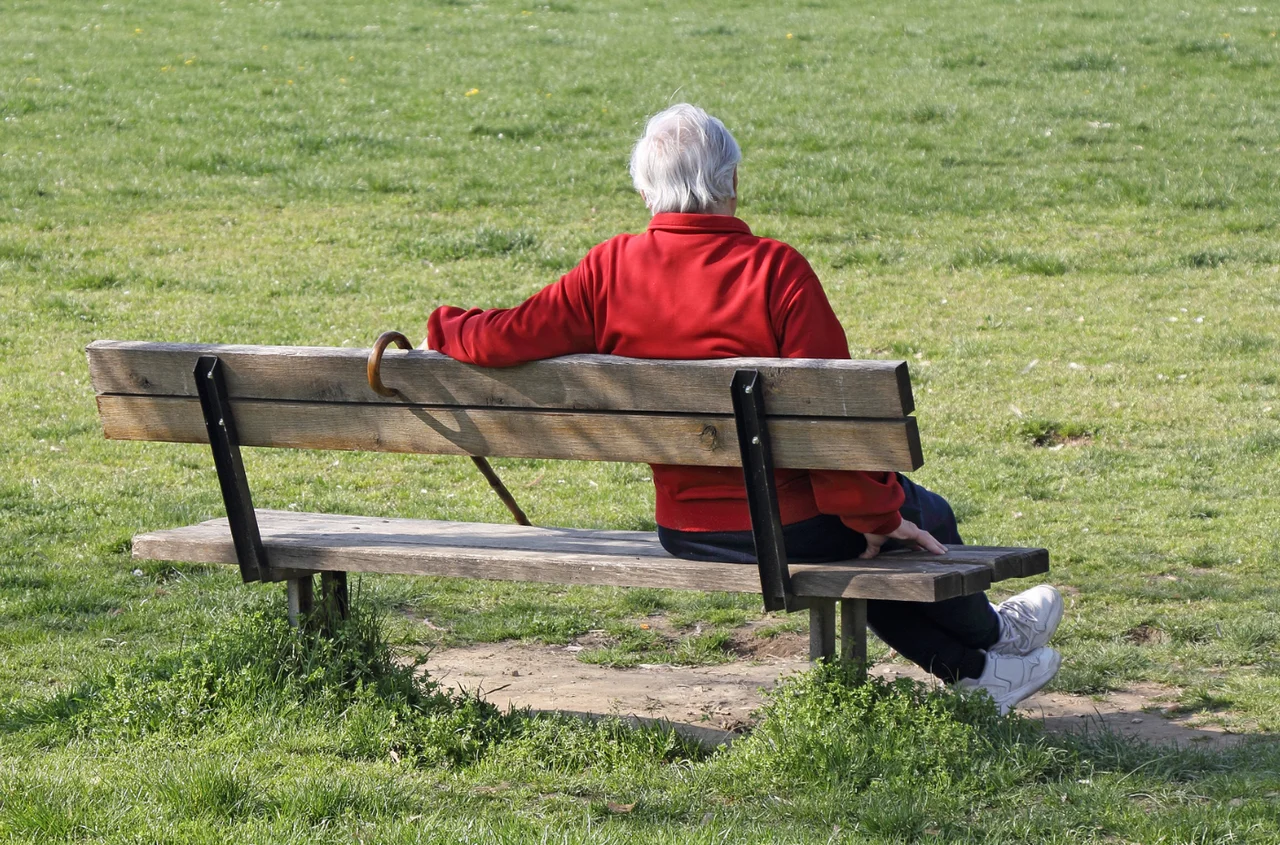 ZUS przyspiesza wypłaty 13. emerytury! Kto dostanie pieniądze przed Wielkanocą?