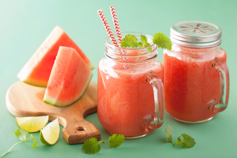 Smoothie z arbuza z miętą i limonką