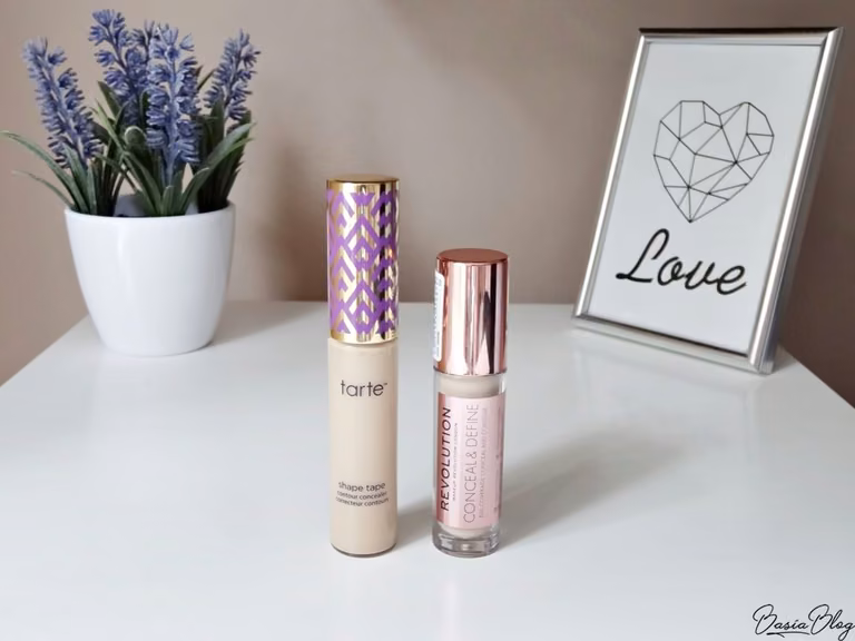Korektor Tarte Shape Tape vs. Makeup Revolution Conceal&Define - porównanie