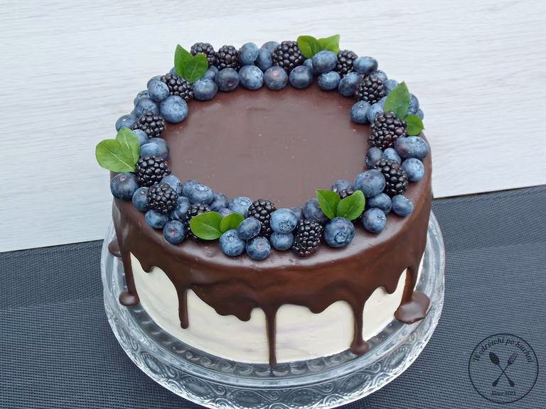 Tort jeżynowy w stylu Drip Cake