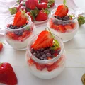 Truskawkowy cheesecake w szklankach