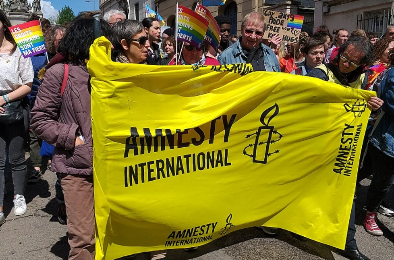 Dzień Amnesty International: Historia, Misja i Wpływ na Prawa Człowieka