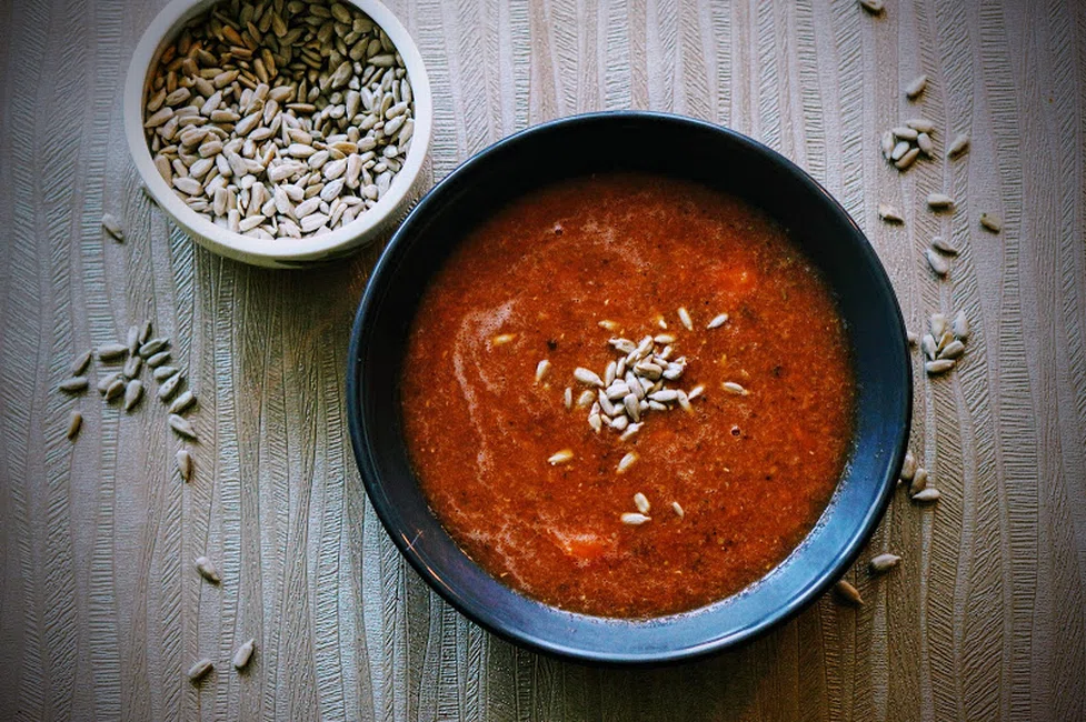 Pomidorowa zupa krem z czerwoną soczewicą