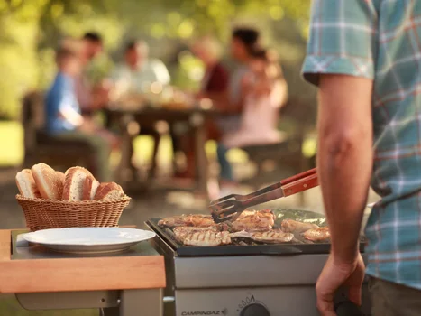 Dobre maniery na grillu! Co robić i czego unikać podczas imprezy w ogrodzie.