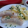 Biała kiełbasa zapiekana w sosie chrzanowym