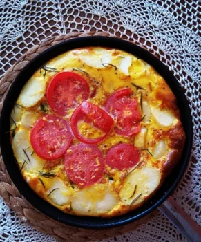 Tortilla z bobem i chorizo