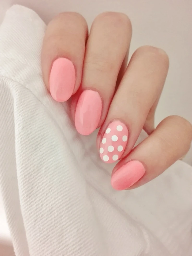 MANICURE Z NEESS CZYLI NEONOWA PANA KOTA W ROLI GŁÓWNEJ