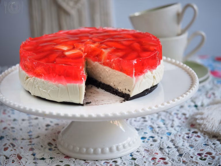 Keto sernik na zimno z truskawkami (bez nabiału) - moderncavegirl.pl
