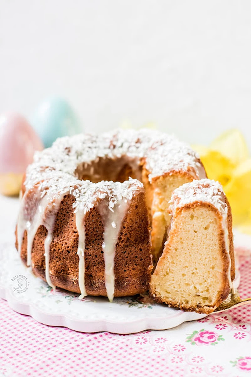Ucierana Jogurtowa Babka W Mlecznej Polewie