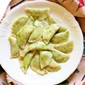 Wegańskie pierogi z jarmużem.