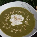 Zupa krem z zielonych szparagów z pokrzywą