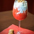 Pudding chia z kaszy manny z musem truskawkowym