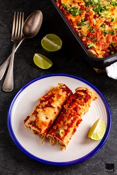 Enchiladas rojas z szarpaną wieprzowiną i chipotle