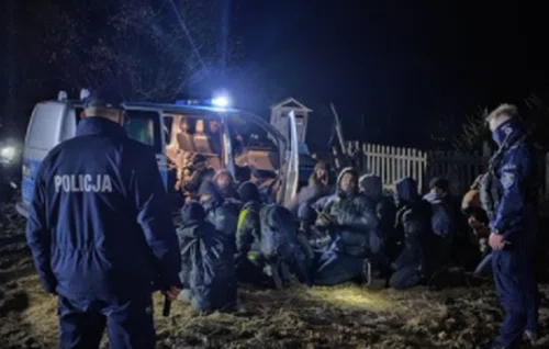 Kolejne siłowe natarcia. Zatrzmano liczą grupę uchodźców na terenie Polski