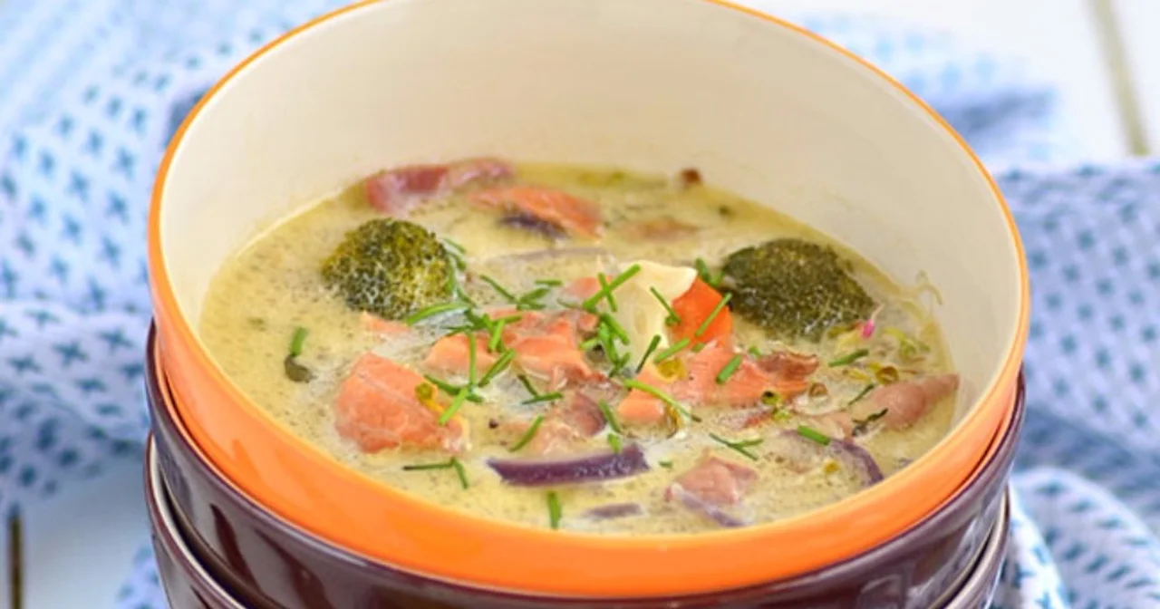 Zupa z warzywami i łososiem