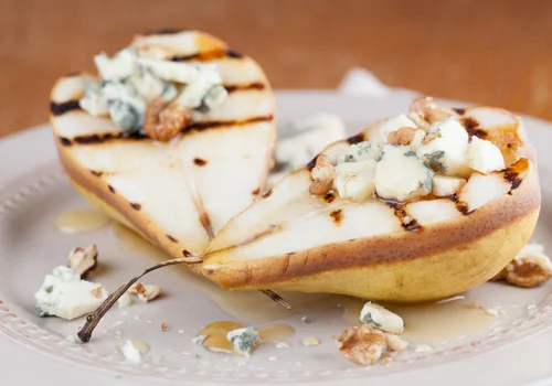 Zaskocz gości! Grillowane gruszki z serem pleśniowym!