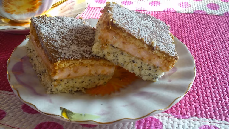 Ciasto z budyniem malinowym