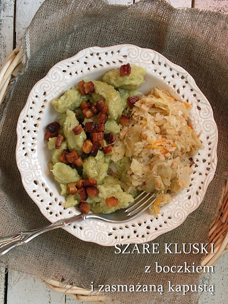 Szare kluski z boczkiem i zasmażaną kapustą