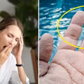 Dlaczego mamy pomarszczoną skórę po kąpieli i po co w ogóle ziewamy?