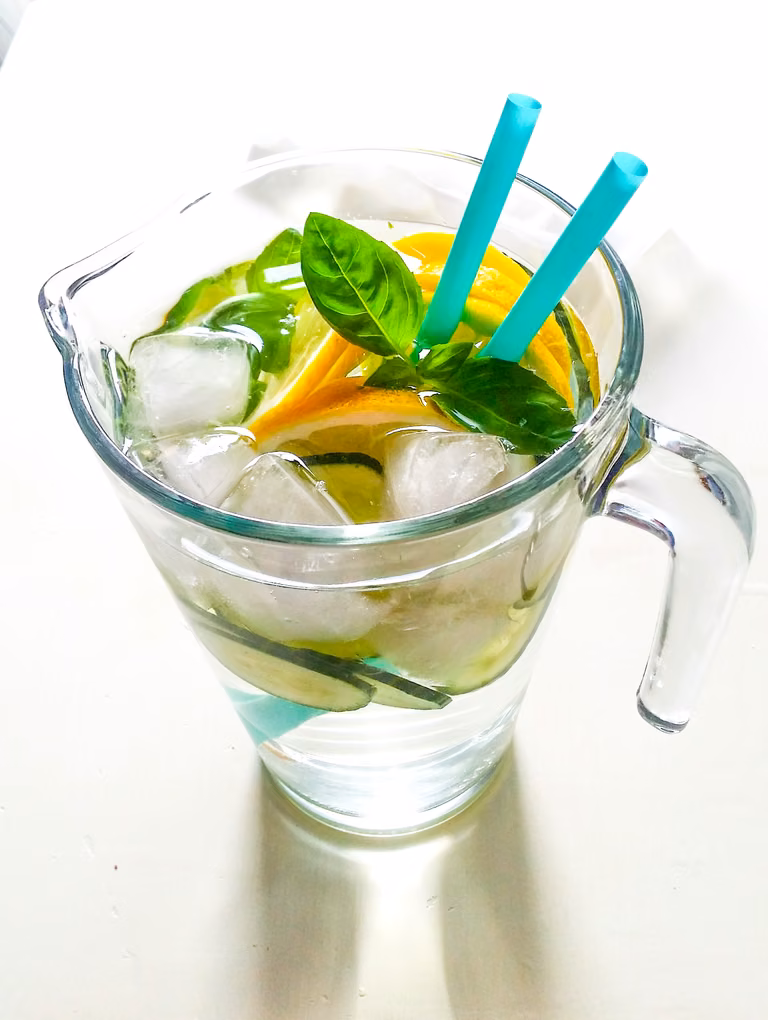 Ogórkowa lemoniada z bazylią