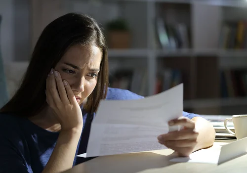 Mama kazała mi się wyprowadzić z rodzinnego domu. Twierdzi, że wszystko przepisała siostrze.” - pisze Paulina [LIST]