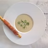 Krem z białych warzyw z pesto i rukolą