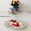 Tarta na mące kokosowej z budyniem i prażonymi śliwkami