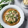 Spaghetti z zielonym groszkiem i wędzonym łososiem