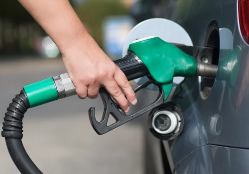 Nadchodzą obniżki cen paliw! Ile zapłacimy na stacji benzynowej?