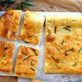 Focaccia z rozmarynem i solą morską