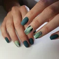 Ciekawe paznokcie w zieleniach
